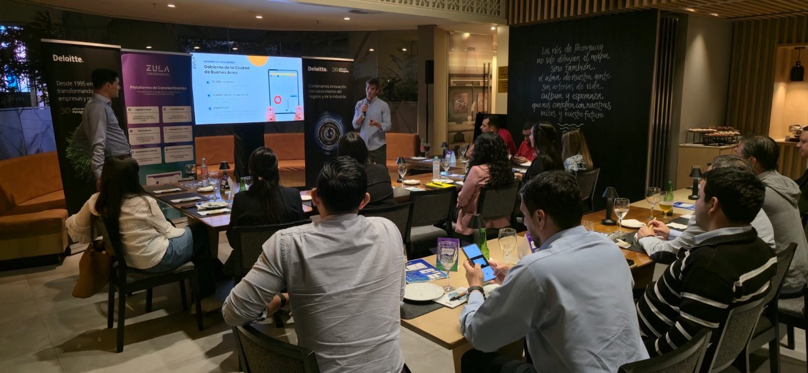 Alejandro Melinsky presentando ZULA